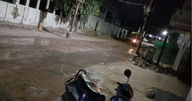 लोग हो जाते हैं चोटिल, पार्षद जी सड़क बनवा दीजिये| लोग हो जाते हैं चोटिल, पार्षद जी सड़क बनवा दीजिये|